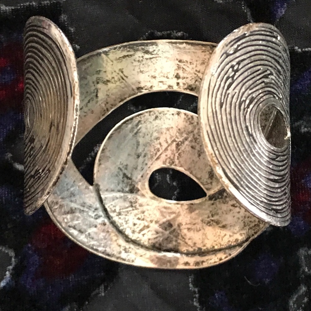 Adjustable Textured Cuff Bracelet - Picture 3 of 5